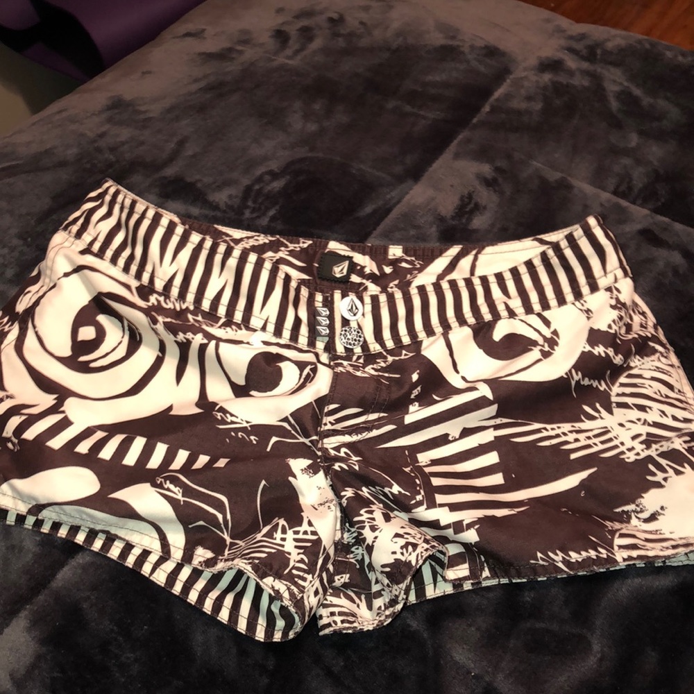 Reverse-able Volcom shorts